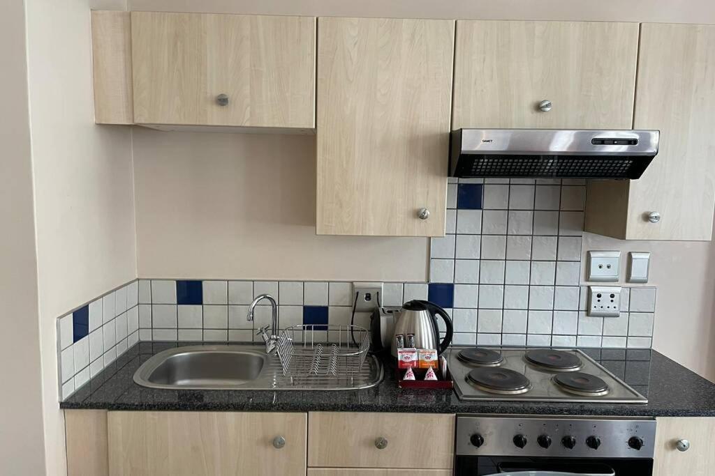 Cool & Easy Flat In The Heart Of Marshalltown جوهانسبورغ المظهر الخارجي الصورة