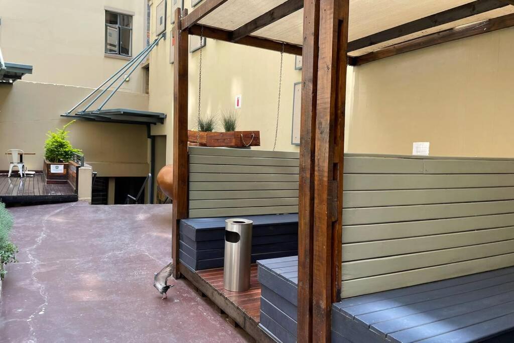 Cool & Easy Flat In The Heart Of Marshalltown جوهانسبورغ المظهر الخارجي الصورة