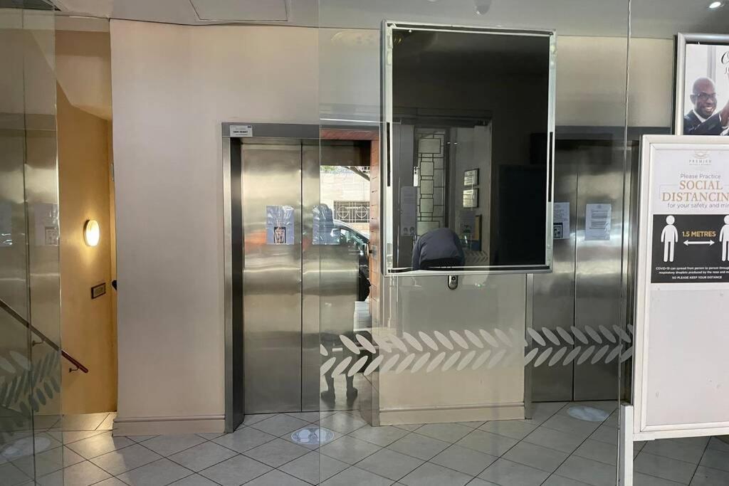 Cool & Easy Flat In The Heart Of Marshalltown جوهانسبورغ المظهر الخارجي الصورة