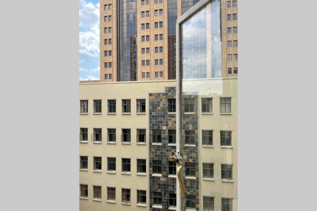 Cool & Easy Flat In The Heart Of Marshalltown جوهانسبورغ المظهر الخارجي الصورة