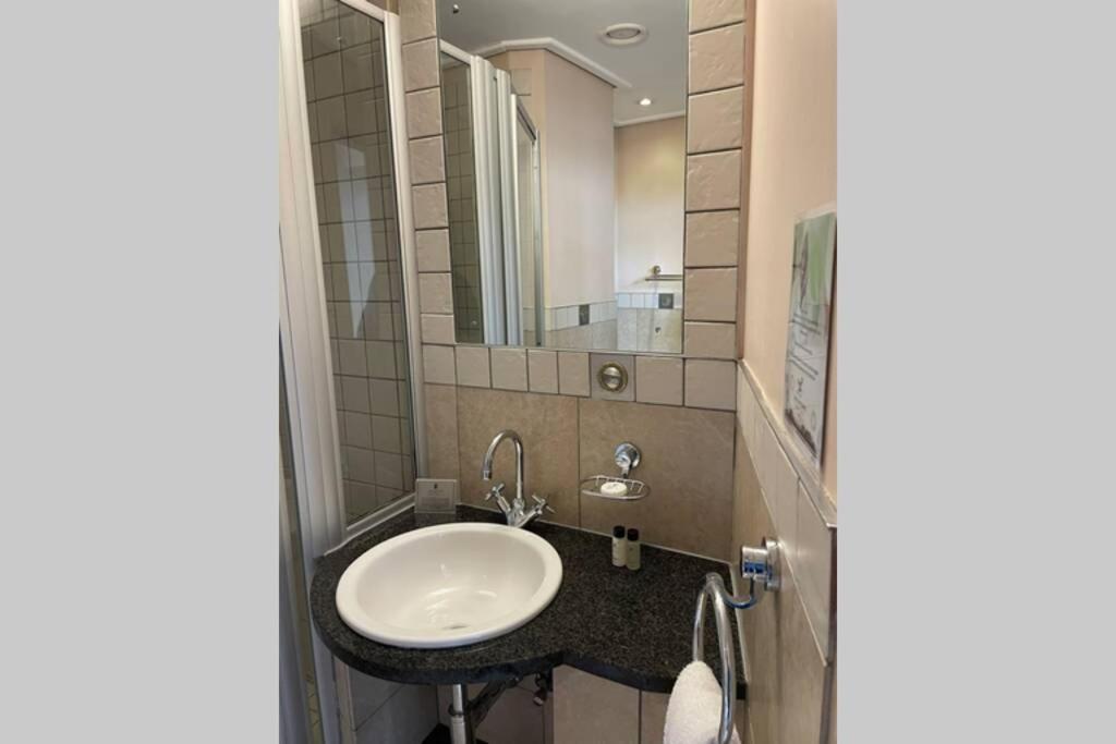 Cool & Easy Flat In The Heart Of Marshalltown جوهانسبورغ المظهر الخارجي الصورة